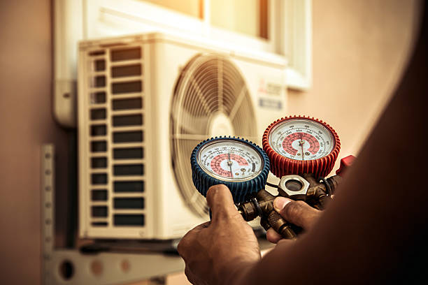 Professional Ac Installation technician working in Poteet, TX